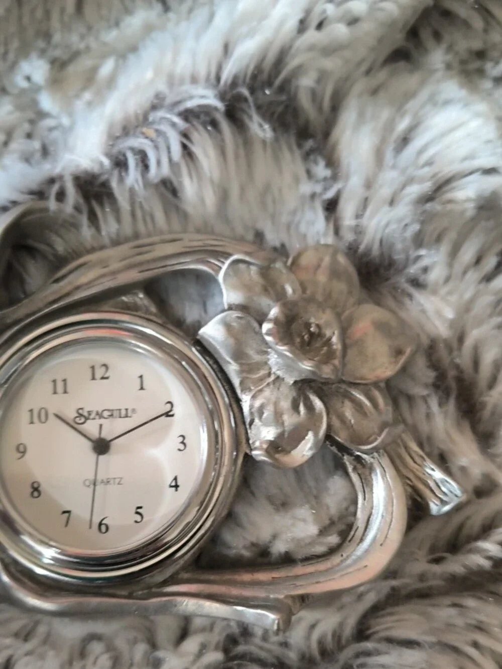 Seagull Pewter Silver Floral / Daffodils Small Mantel Clock - Silver - Vintage